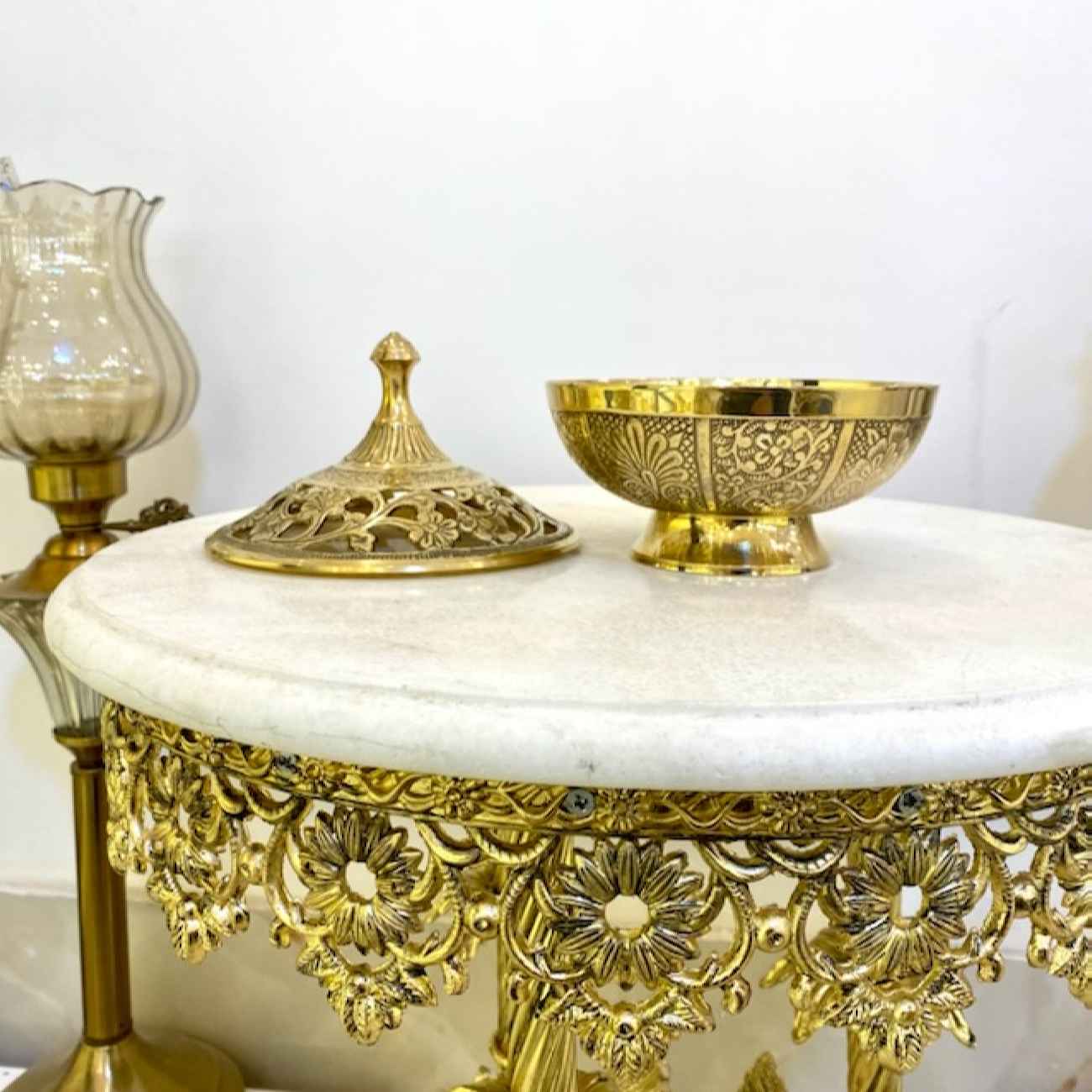 وعاء سكر نحاسي عتيق بتصميم معقد للغطاء