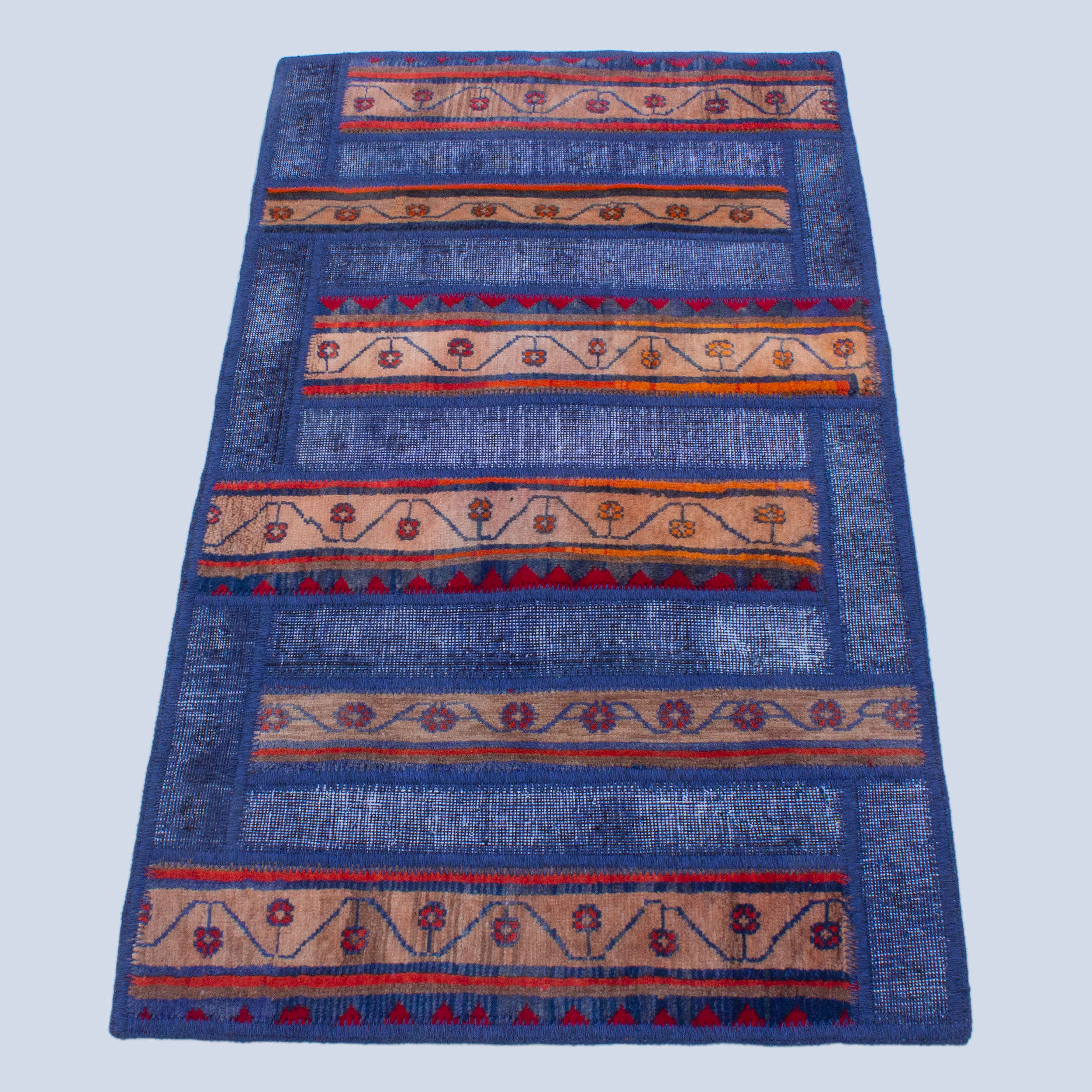 سجادة مرقعة إيرانية عتيقة مصنوعة يدوياً – زرقاء