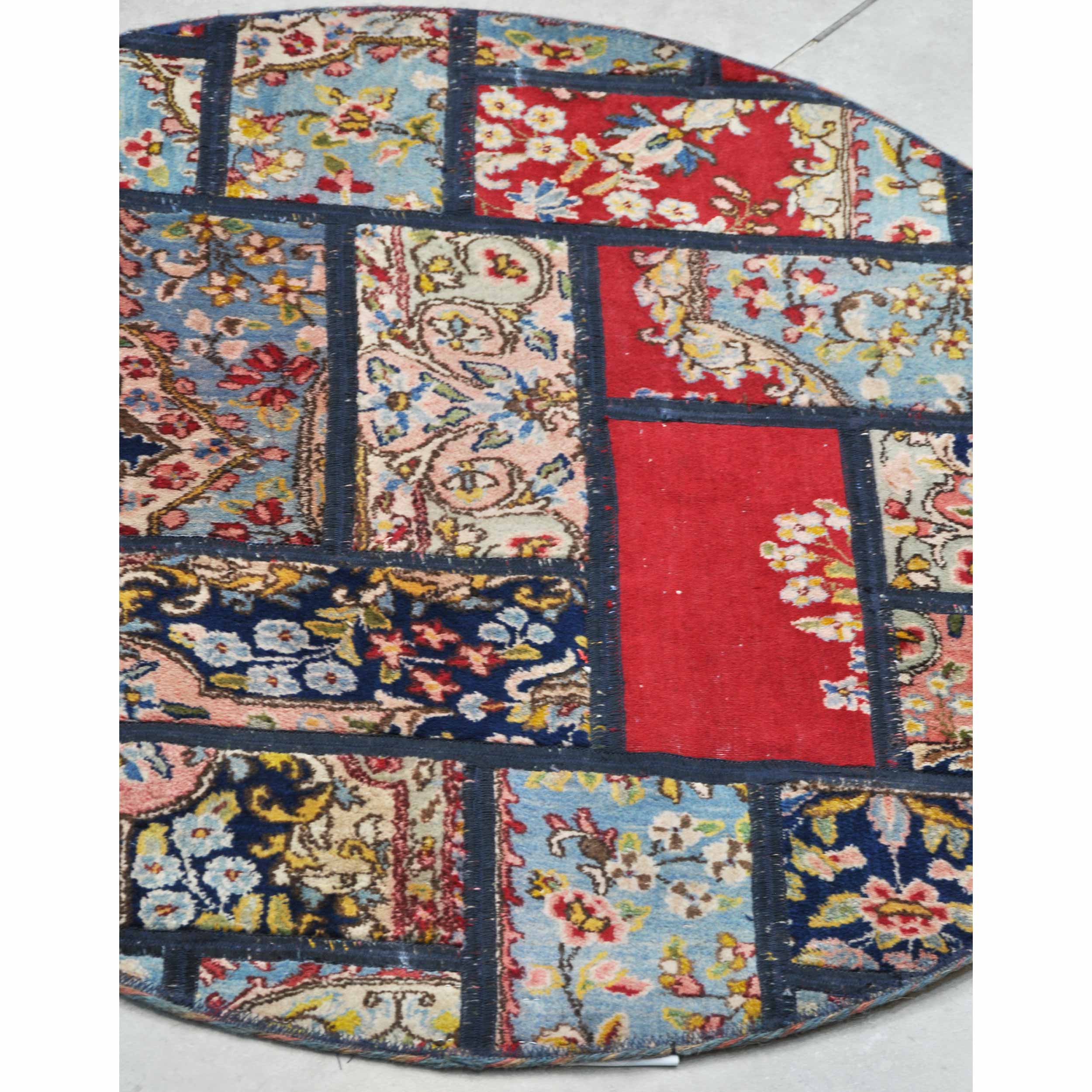 سجادة إيرانية عتيقة محاكة يدويًا بأسلوب رقع باللون الأحمر