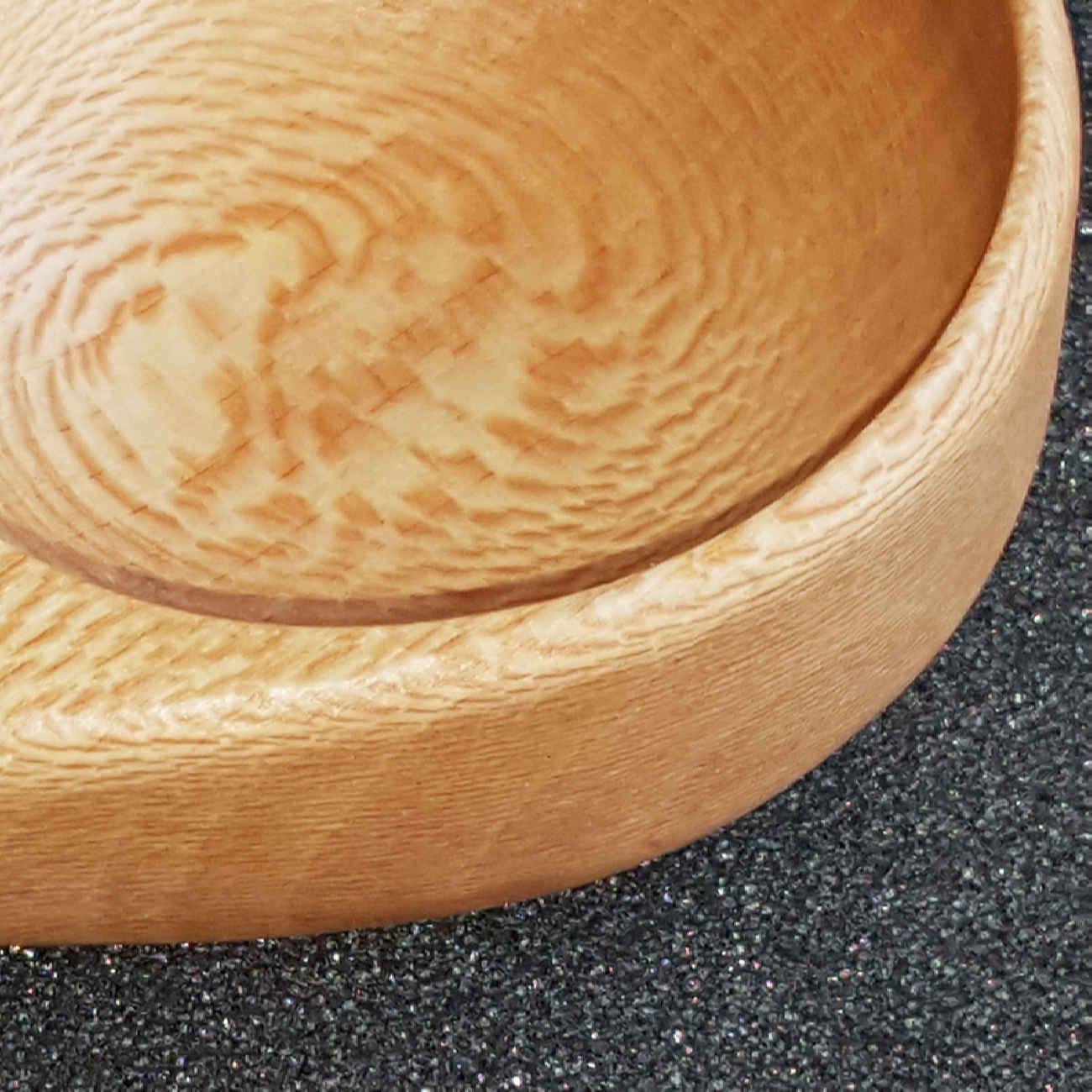 مغرفة خشبية بمقبض مريح مثالية وكلاسيكية