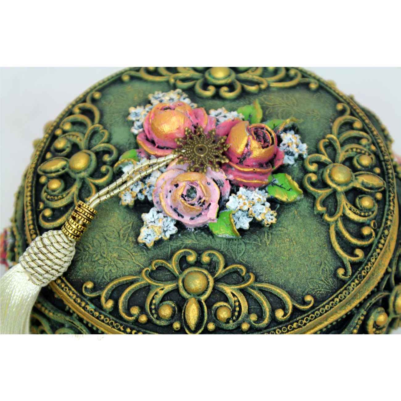 صندوق مجوهرات عتيق ساحر بتصميم زهري – نظم كنوزك