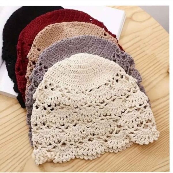 قبعة كروشيه - تصميم فريد وناعم بنمط الصدفة بلون كريمي