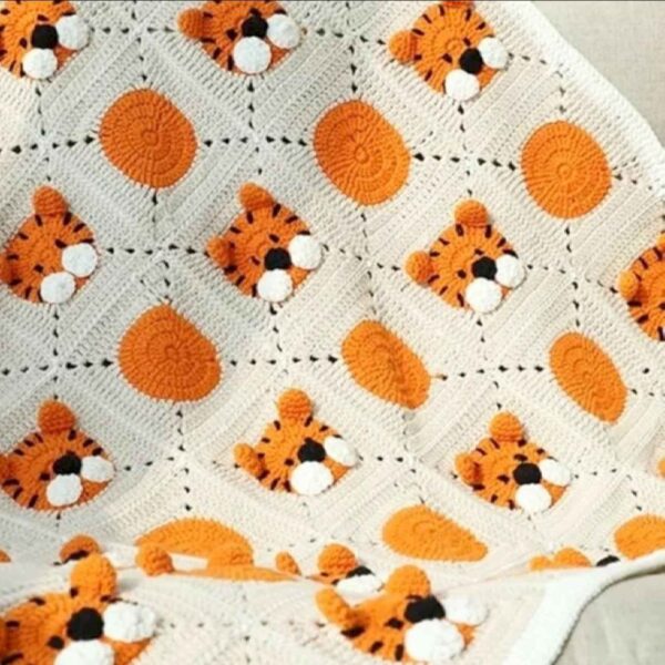 غطاء سرير للأطفال محبوك يدويًا بالكروشيه - مثالي لديكور حضانة حالمة
