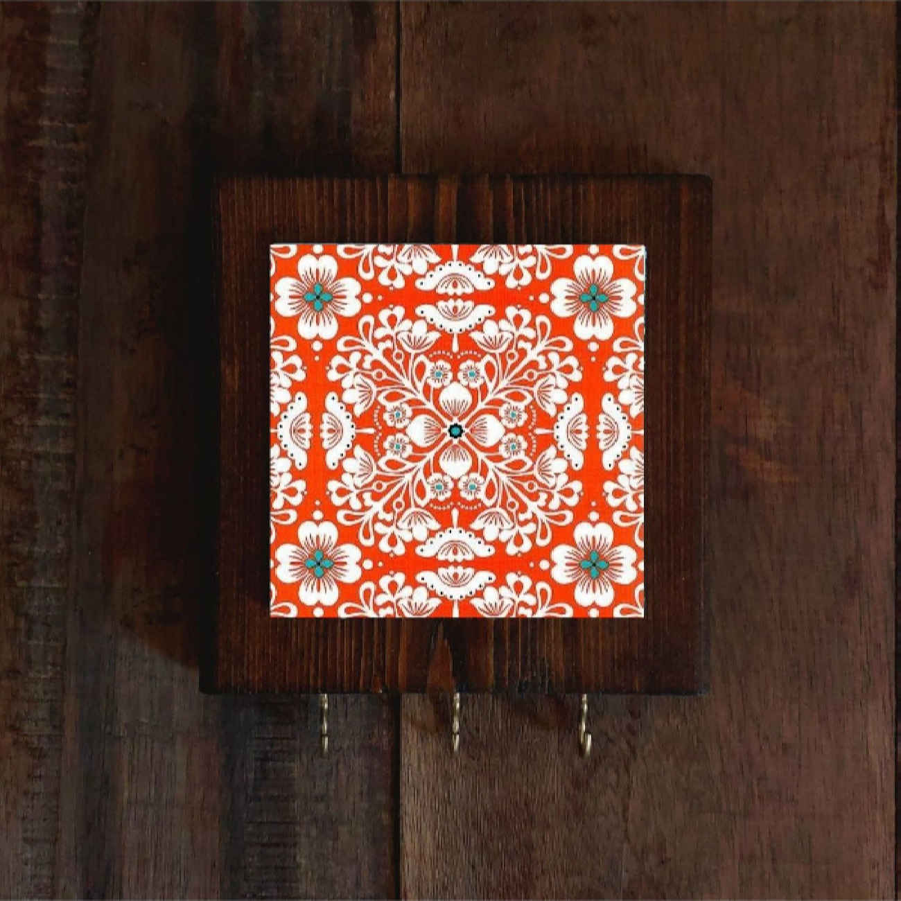 حامل مفاتيح جداري سيراميكي – بإطار خشبي، مثالي لتنظيم المفاتيح باللون الأحمر