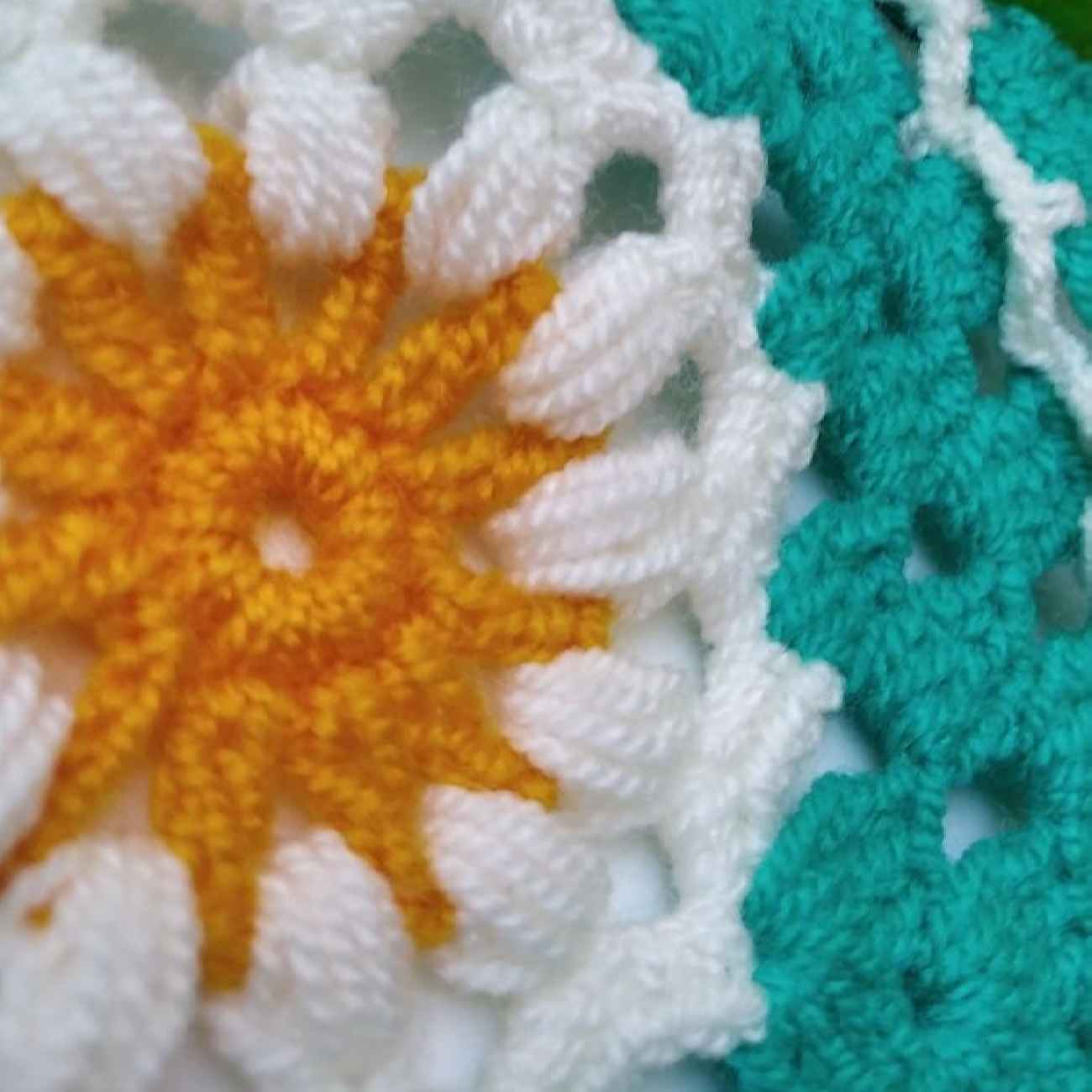 بطانية أطفال محاكة يدويًا – مزيج مثالي من الراحة بتصميم زخرفي