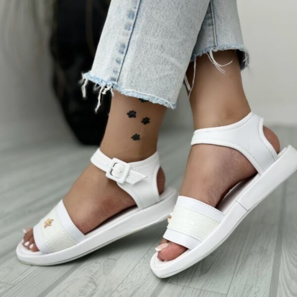 صنادل الإحرام: راحة خفيفة لرحلة العمرة الخاصة بك