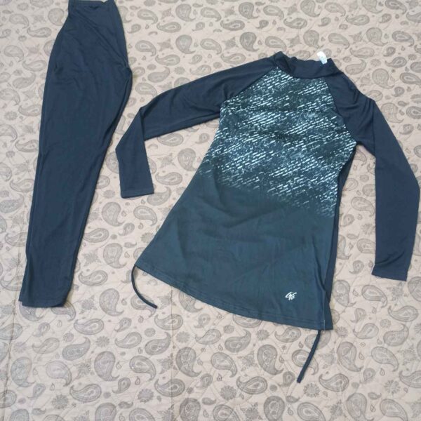 بدلة سباحة إسلامية للنساء مع غطاء رأس مرفق وسروال ضيق واسع