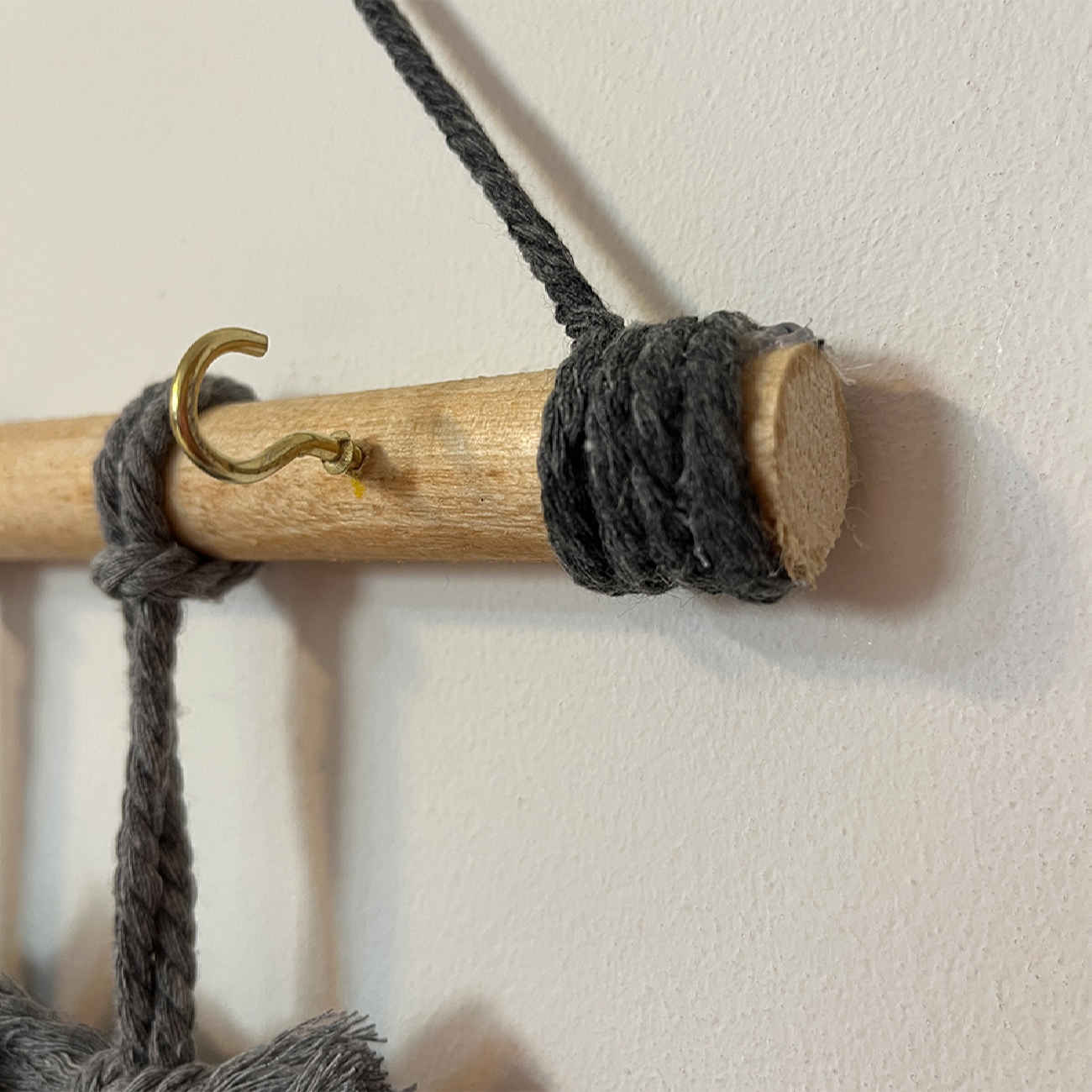 حامل مفاتيح جداري من أوراق الشجر – خيار فني وأنيق