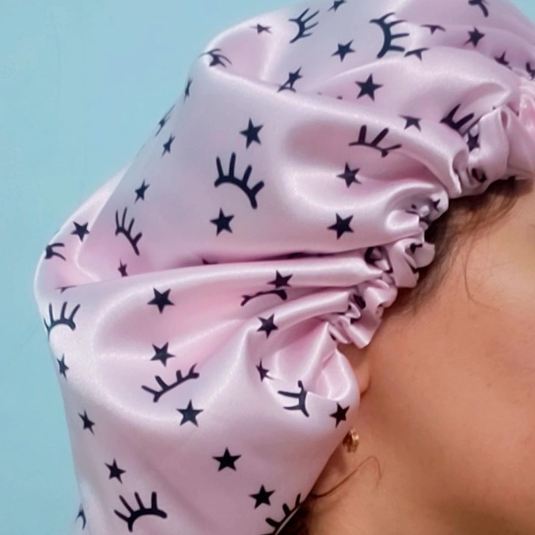 قبعة نوم فاخرة من الساتان الحريري لراحة لا مثيل لها