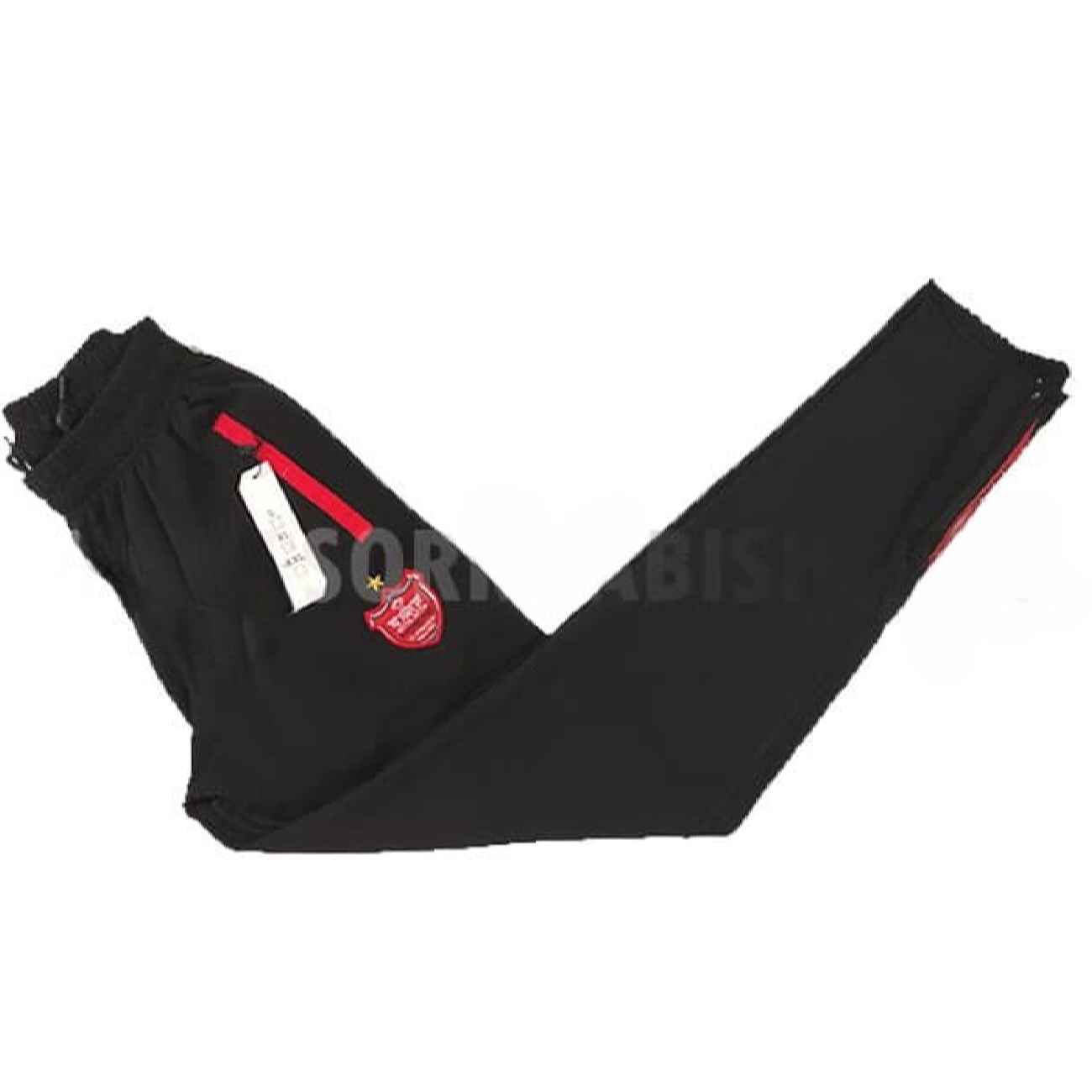 قم بالترويج لفريقك المفضل بأناقة مع قميص التدريب الرسمي لنادي بيرسيبوليس لكرة القدم