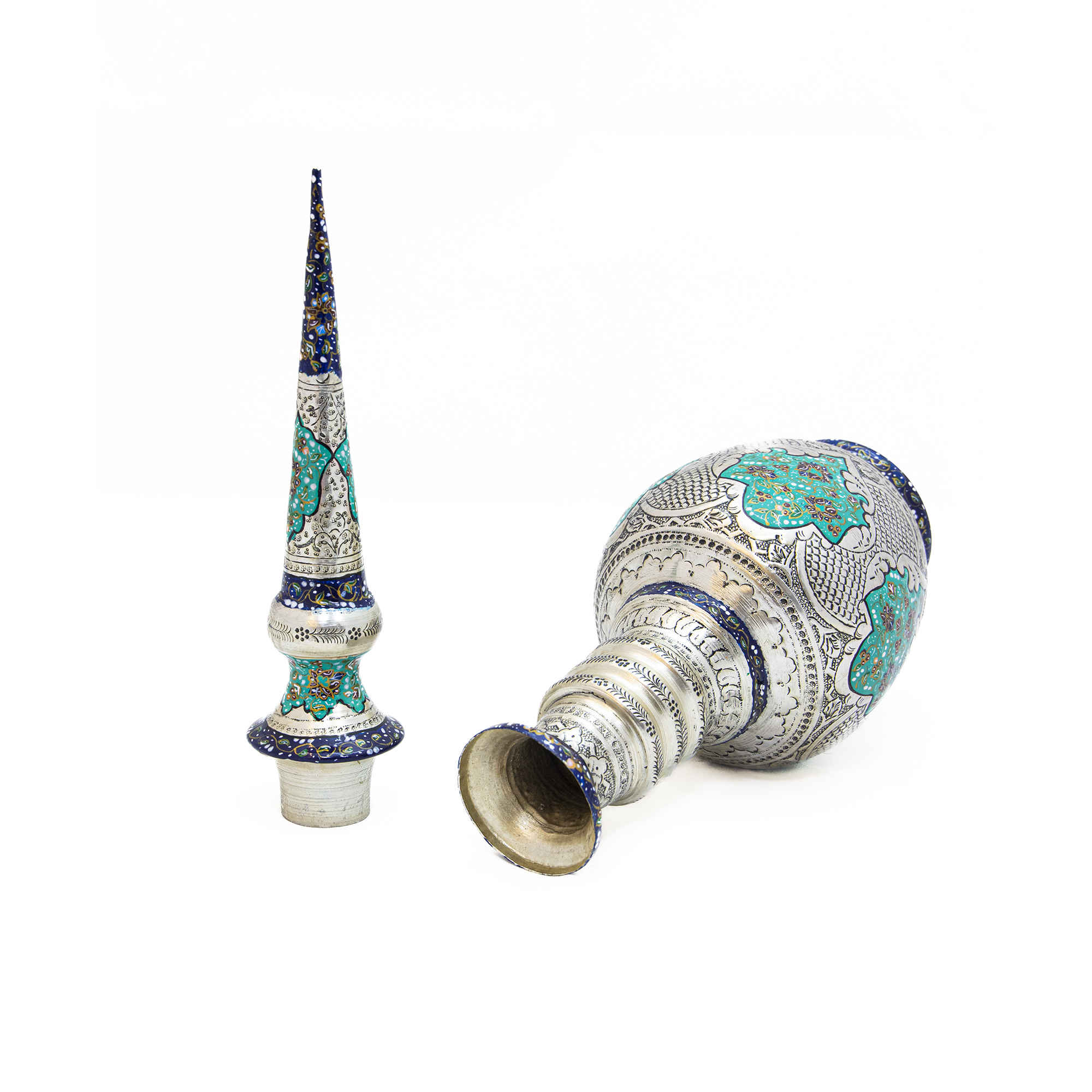 زجاجة زخرفية إيرانية من النحاس – مطلية بالفضة مع تصميم مضاء (عبوة من 2)