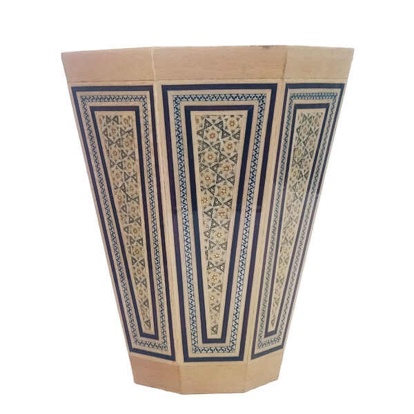 سلال نفايات خاتمكاري إيرانية لعشاق الفن والثقافة