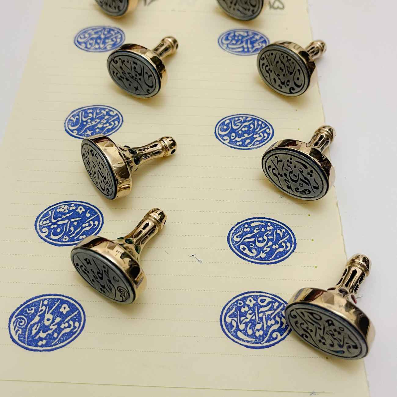 طابع إيراني طراز الصفوي – إضافة فريدة لأي مجموعة عتيقة مصنوعة من البرونز