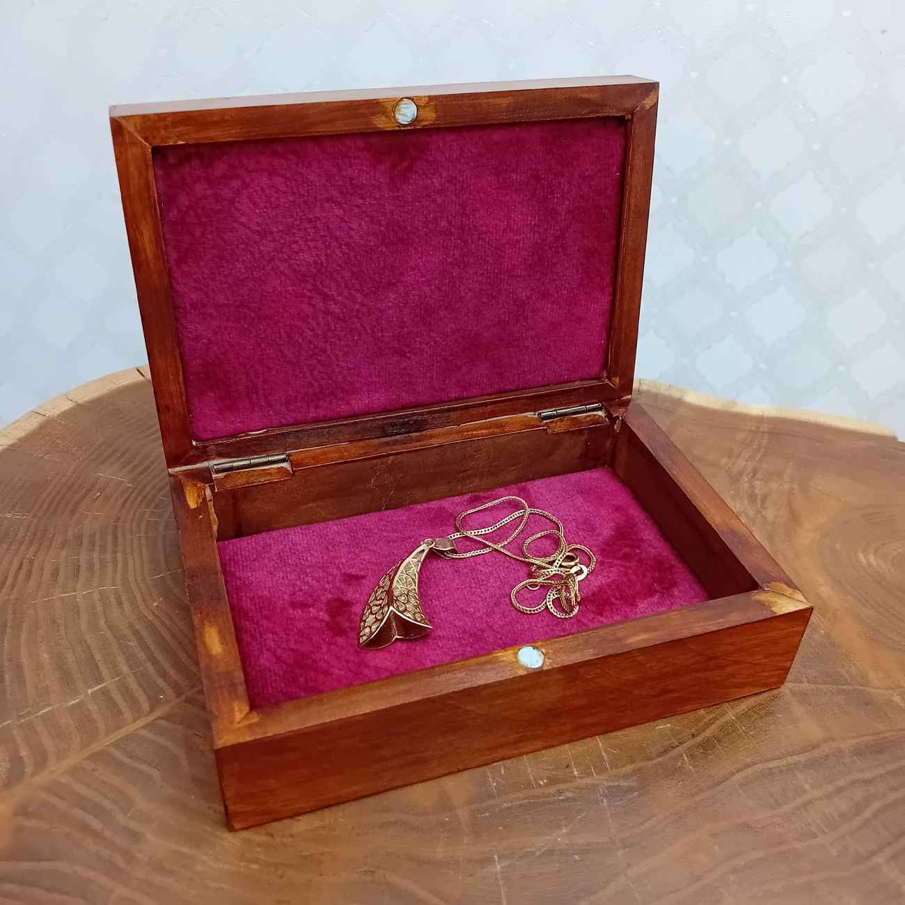 صندوق مجوهرات خشبي مزخرف بتصميم زهرة اللوتس – مثالي لتنظيم المجوهرات