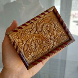 صندوق مجوهرات خشبي مزخرف - مثالي لتنظيم القلائد والخواتم والأقراط
