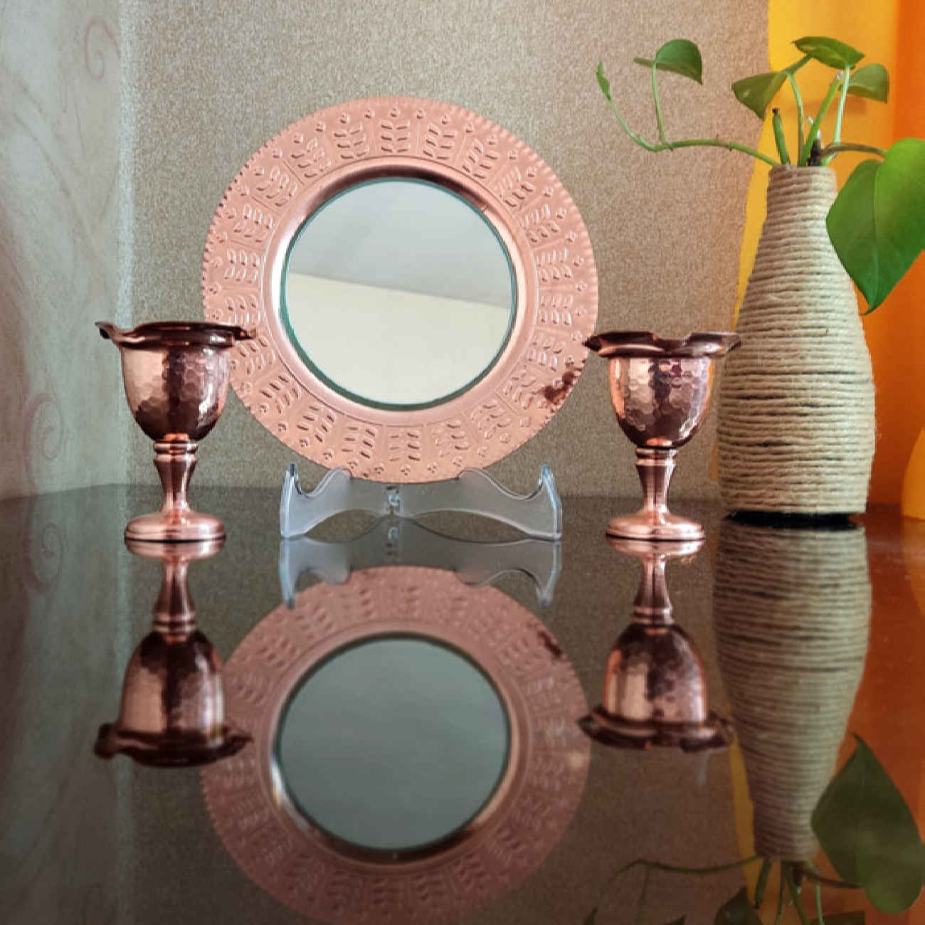 شمعدان نحاسي يدوي الصنع – مزيج رائع من التقاليد والأناقة (قطعة واحدة)