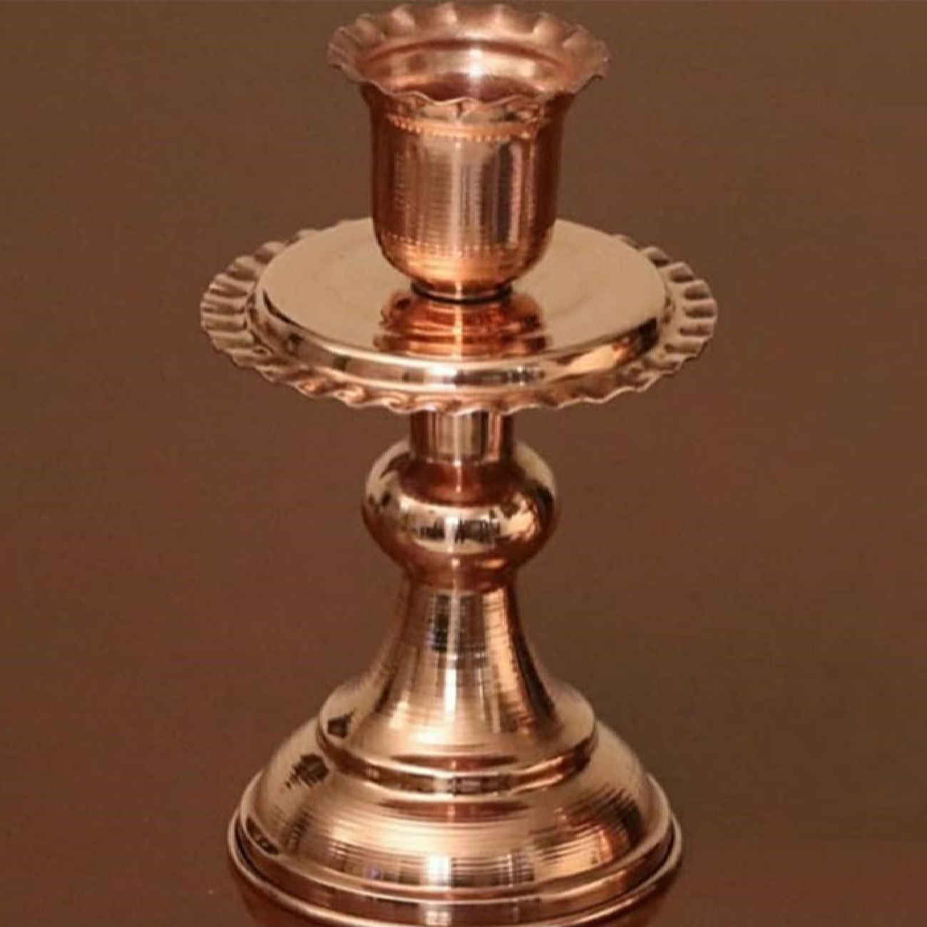 شمعدان نحاسي يدوي – مستوحى من الفن الإيراني