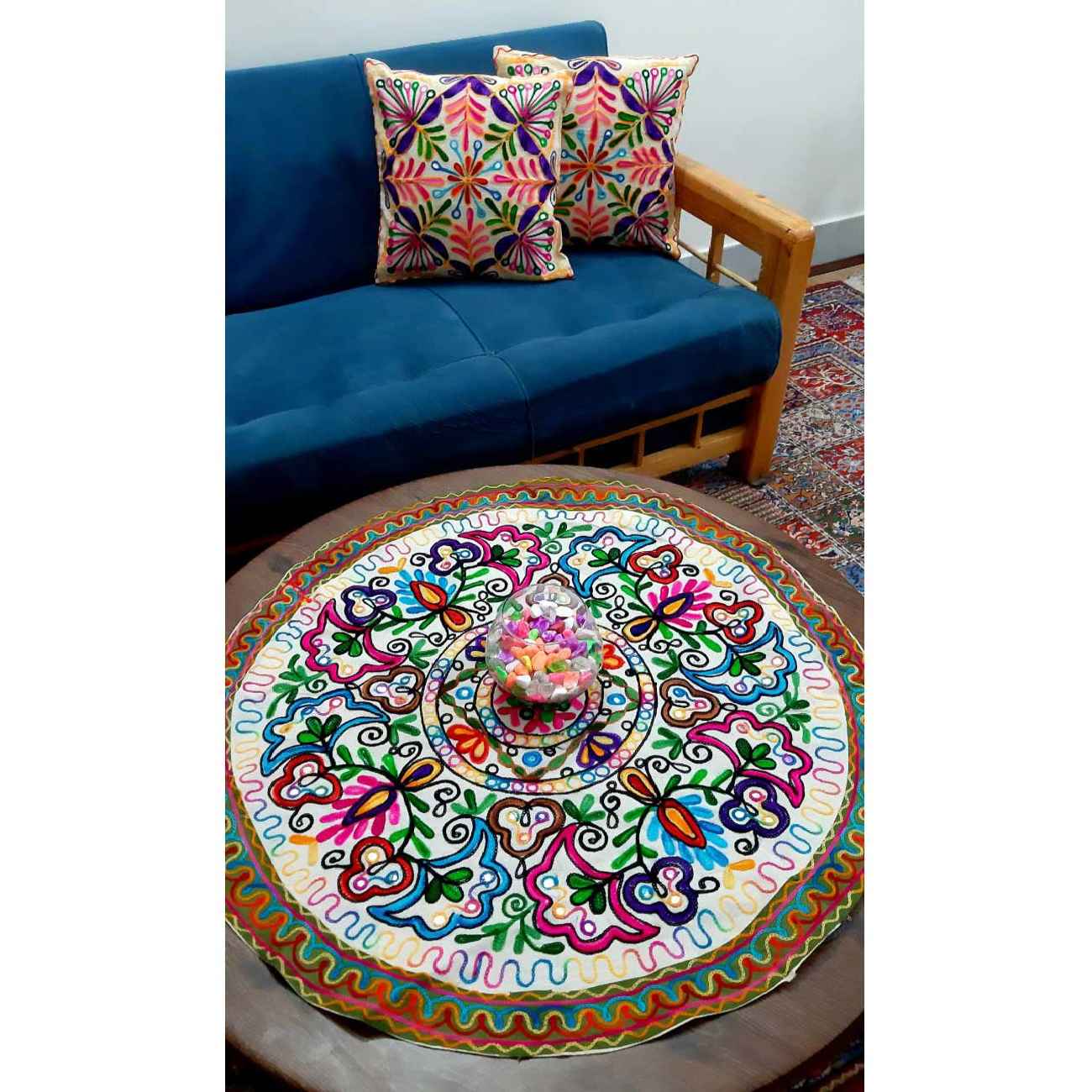 مفرش طاولة مطرز يدوي – ديكور مثالي لطاولتك الطعام وهدية مناسبة لاحتفالات الانتقال إلى المنزل