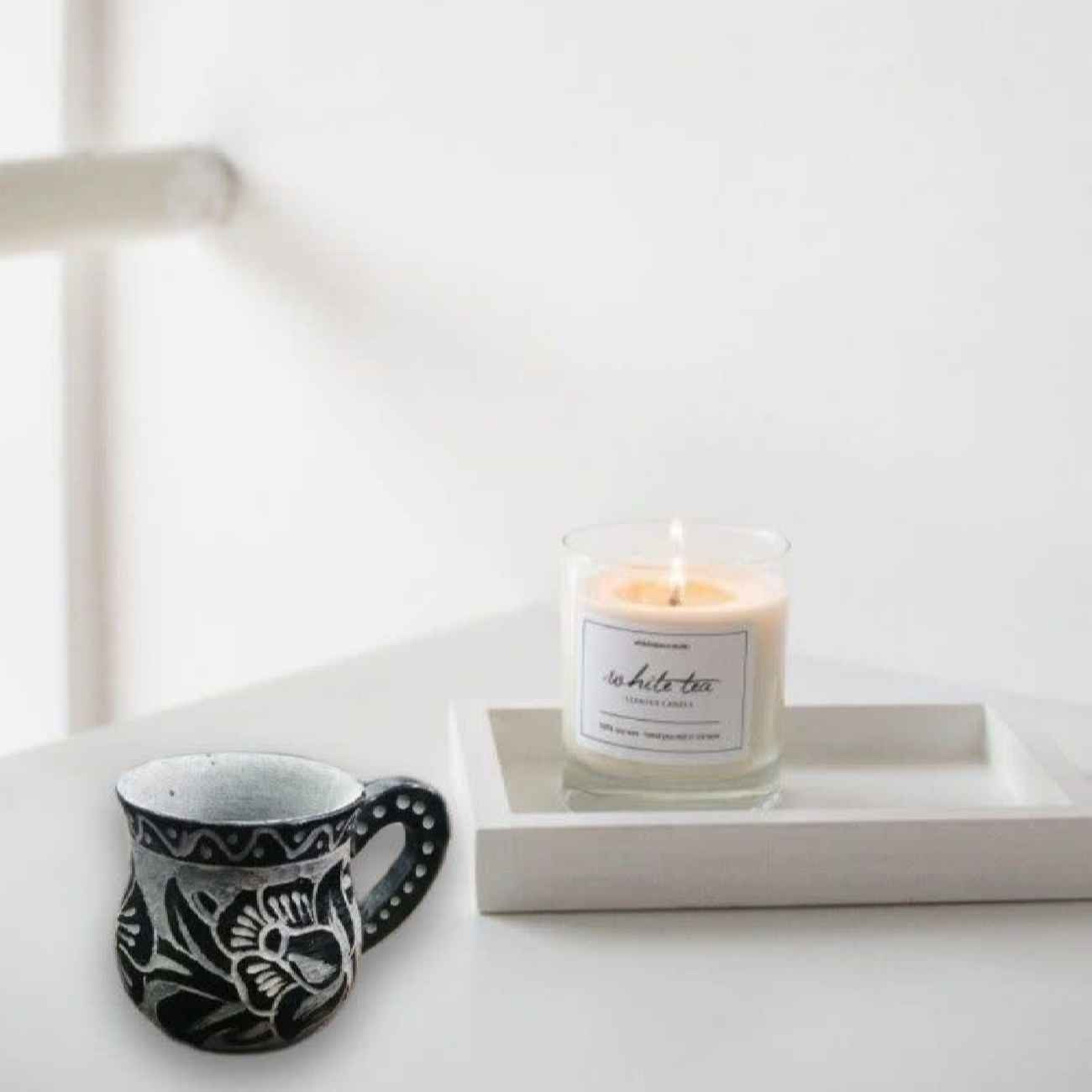 فنجان قهوة من الحجر المصنوع يدويًا مع مقبض وتصميم زهري (طقم من قطعتين)