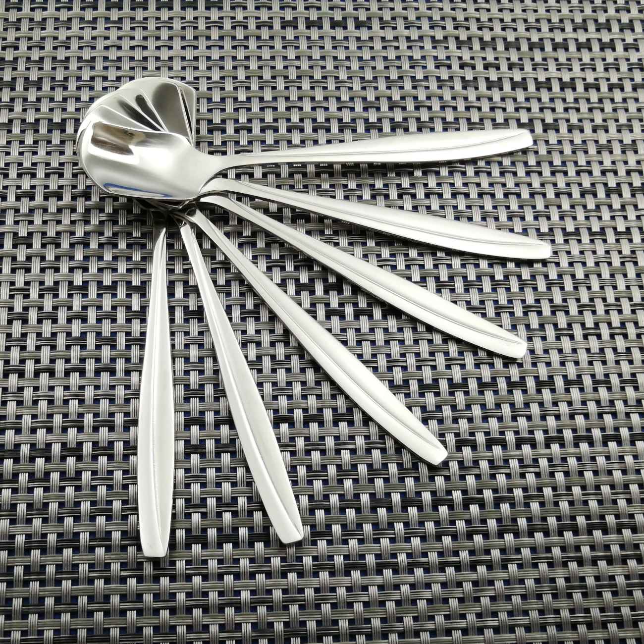 مجموعة ملاعق آيس كريم 6 قطع – لتحويل كل ملعقة إلى مغامرة حلوة