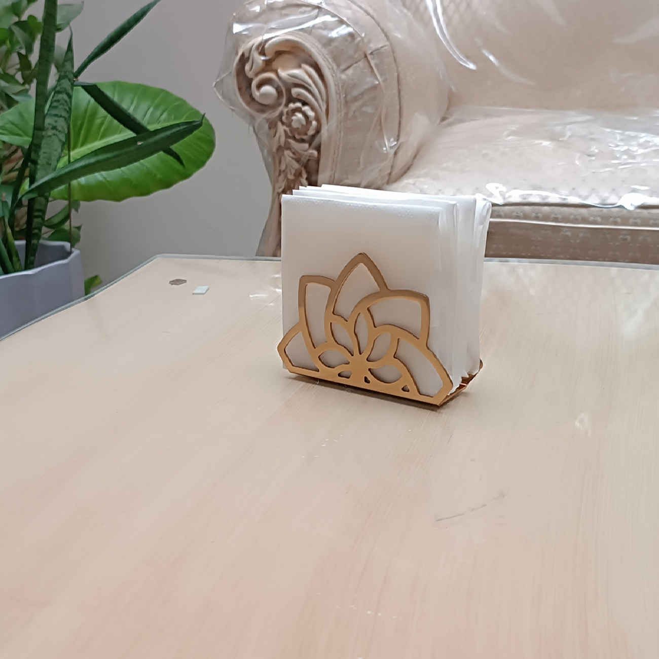 حامل مناديل ورقي معدني – نظم مساحتك بتصميم زهور