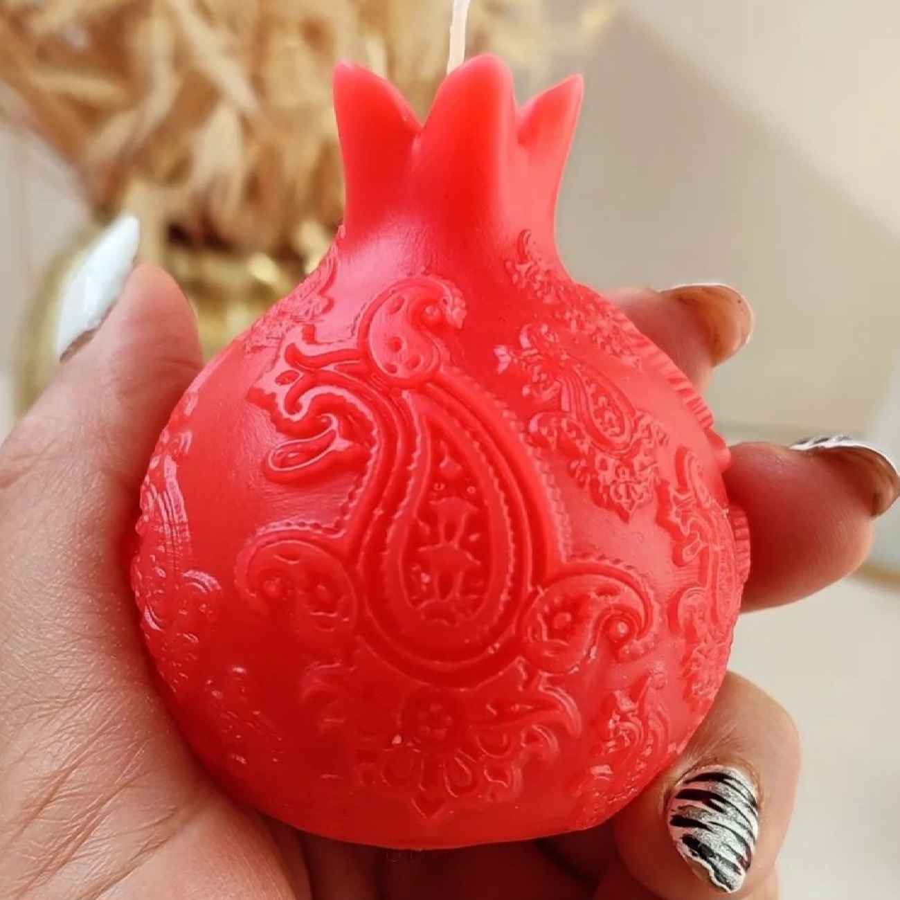 شمعة إيرانية لليلة يلدَا – نموذج الرمان بتصميم بايزلّي