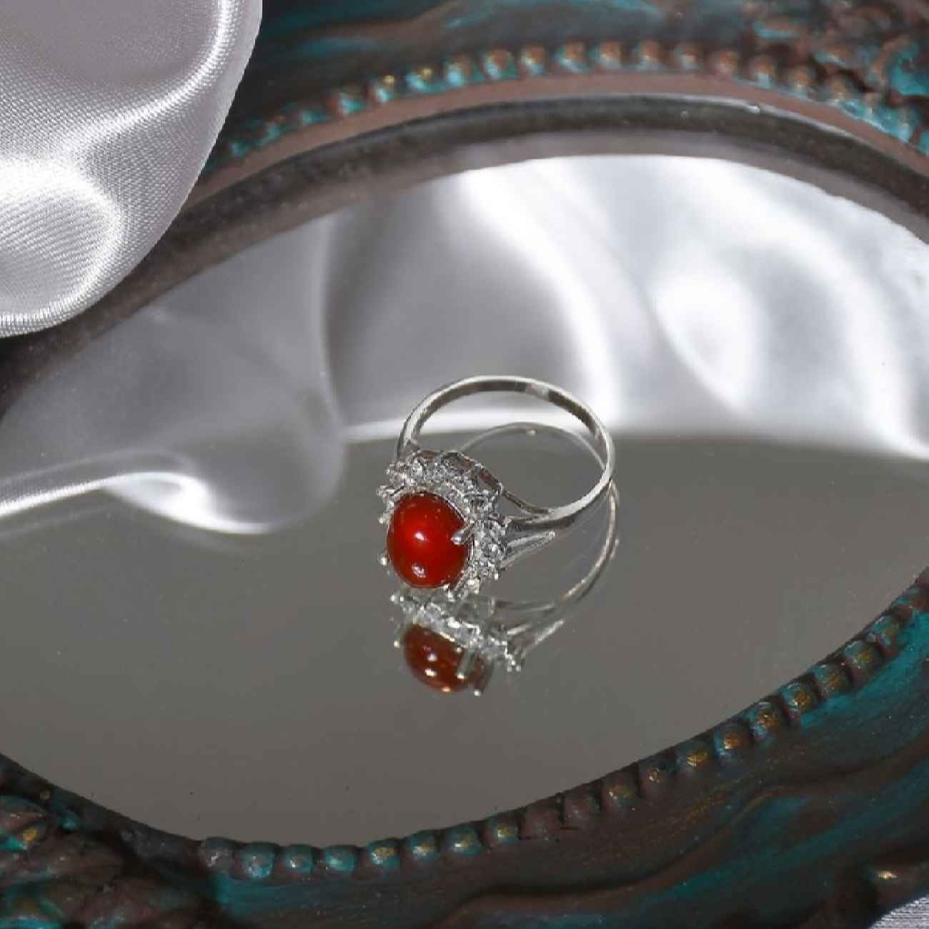خاتم فضة نسائي إيراني مع عقيق وحجر كريم أحمر وتصميم زهرة