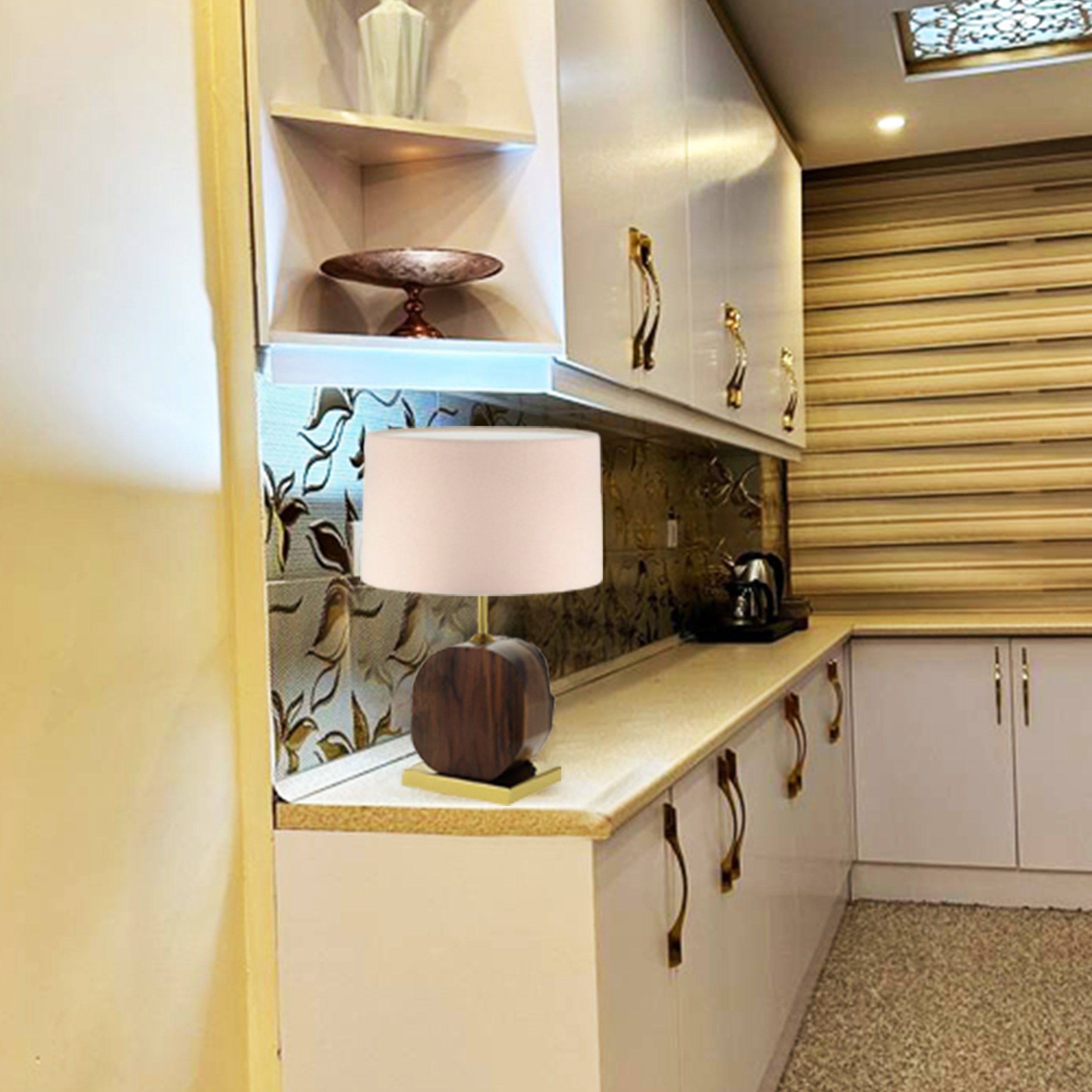 مصباح طاولة خشبي ريفي – إضاءة مستوحاة من جمال الطبيعة