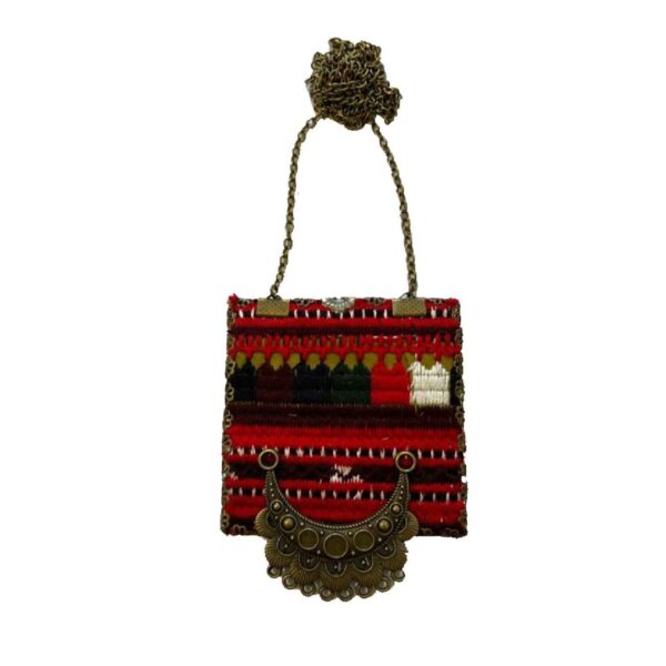 قلادة مطرزة فريدة مع سلسلة معدنية - أناقة في كل غرزة