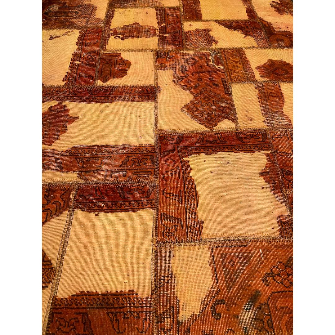 سجادة مرقعة إيرانيةعتيقة مصنوعة يدويًا بتصميم هندسي باللون الأحمر الطوبي