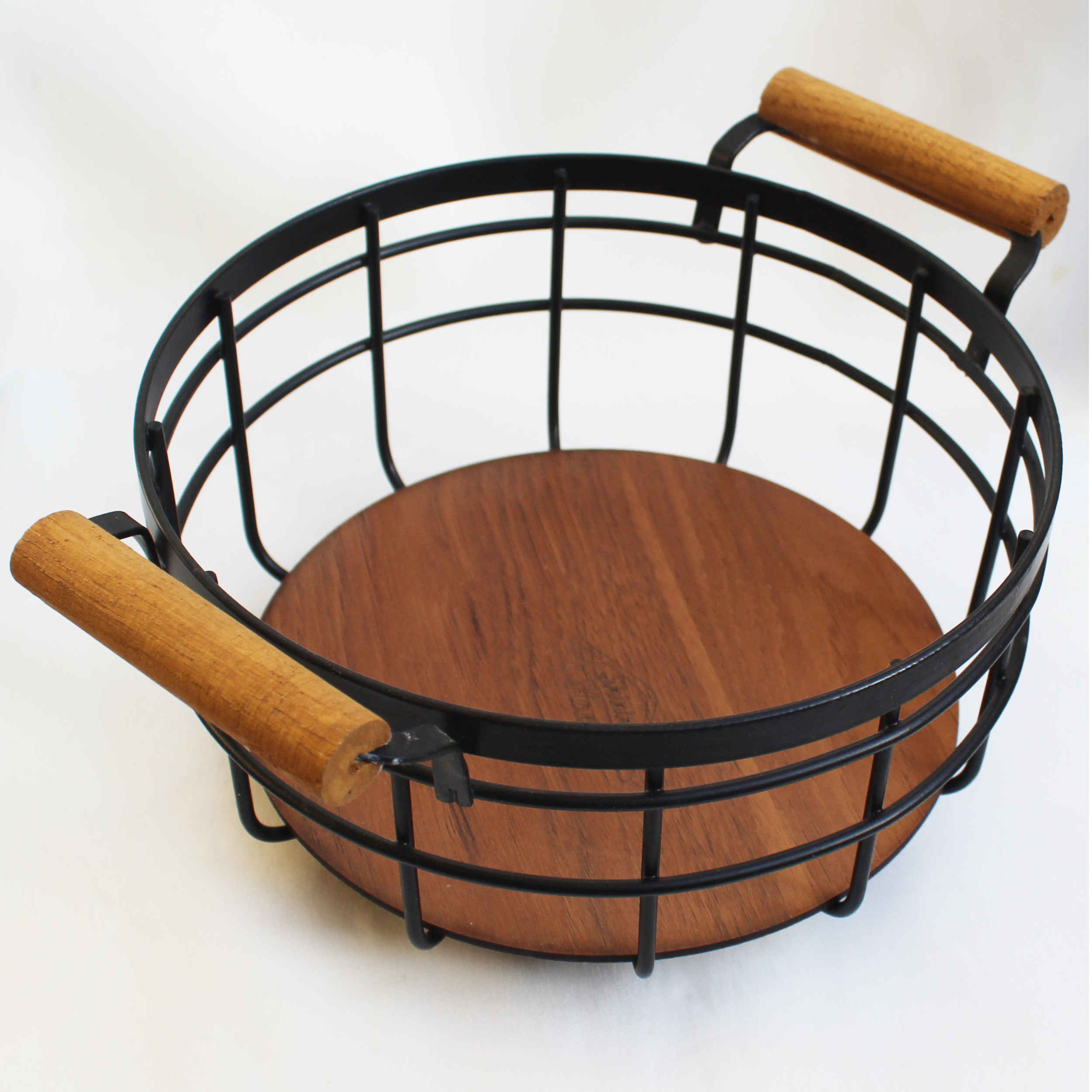 سلة سلكية مع قاعدة خشبية وتصميم مقبض مثالية للفواكه باللون الأسود