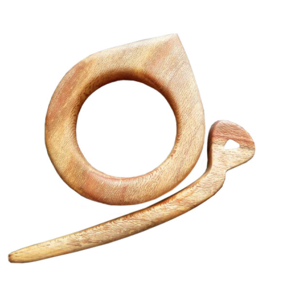 عصا شعر خشبية مصنوعة يدويًا – مثالية للتصفيف اليومي باللون البني الفاتح