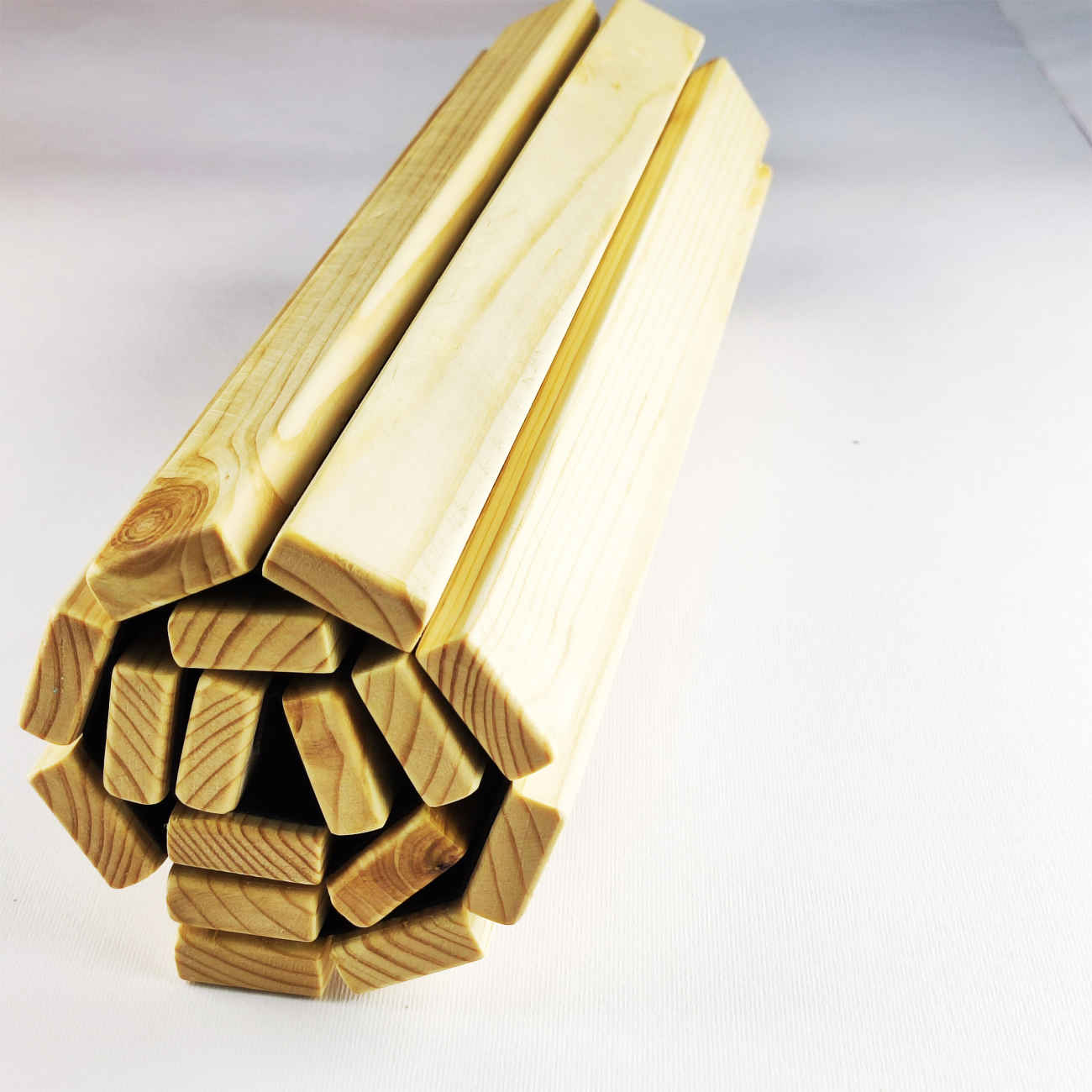 لوح تقديم وتقطيع خشبي – مثالي لتحضير الطعام وتقديمه بأناقة على المائدة