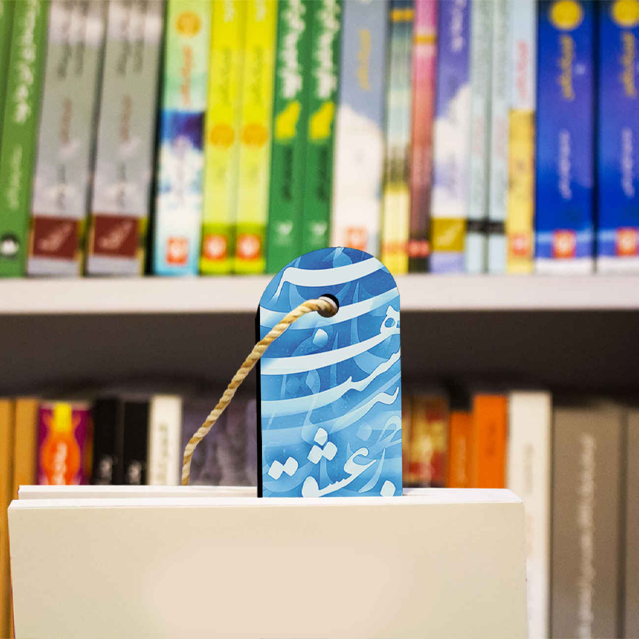 علامة مرجعية خشبية مستوحاة من الفن الإيراني بنموذج الحب الأبدي