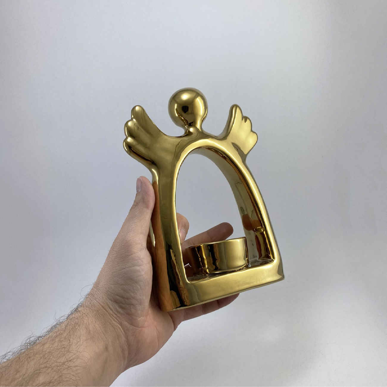 حامل شموع سيراميكي زخرفي بتصميم الزوايا باللون الذهبي