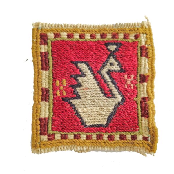 قاعدة كليم اليدوي الإيراني – ملحق طاولة زخرفي فريد