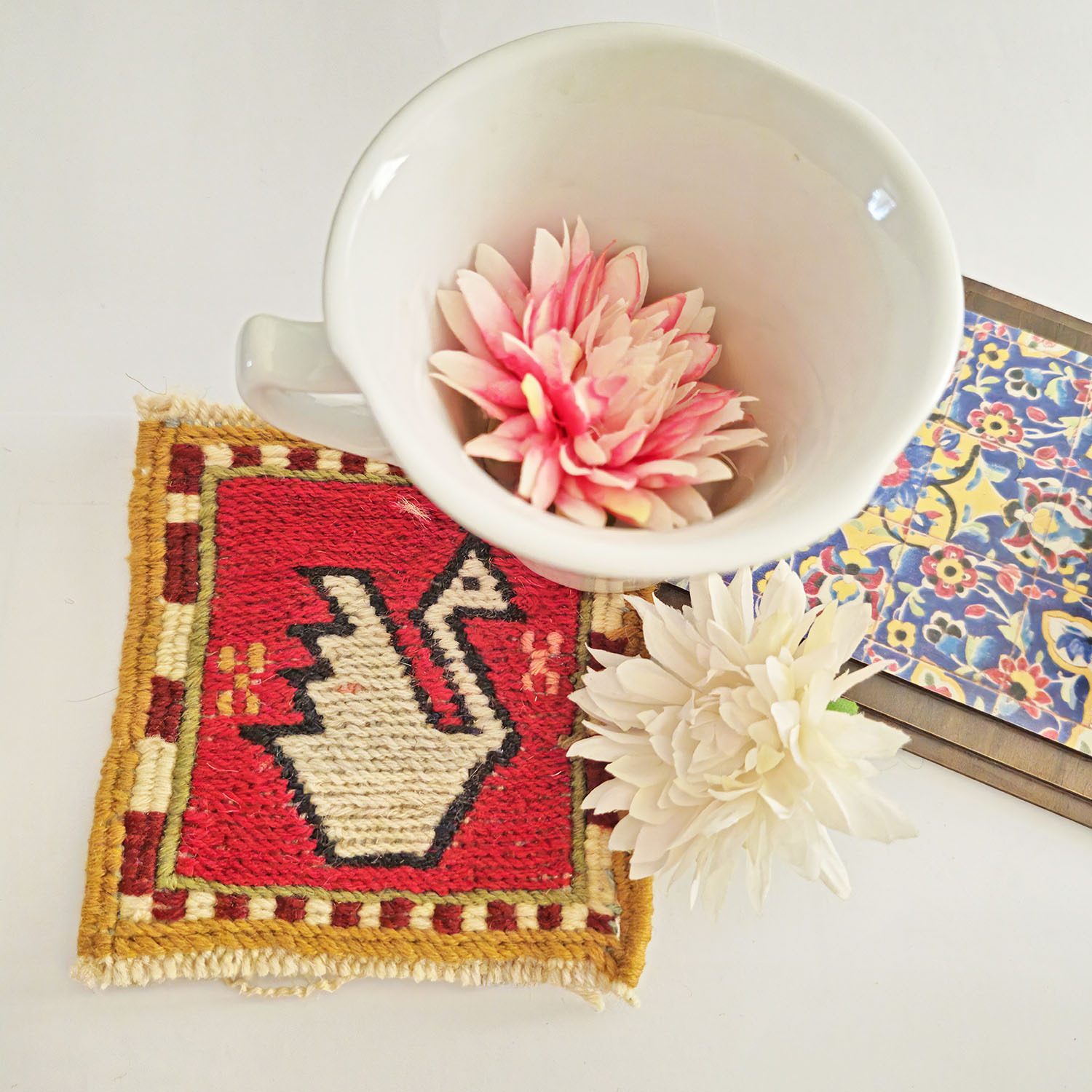 قاعدة كليم اليدوي الإيراني – ملحق طاولة زخرفي فريد