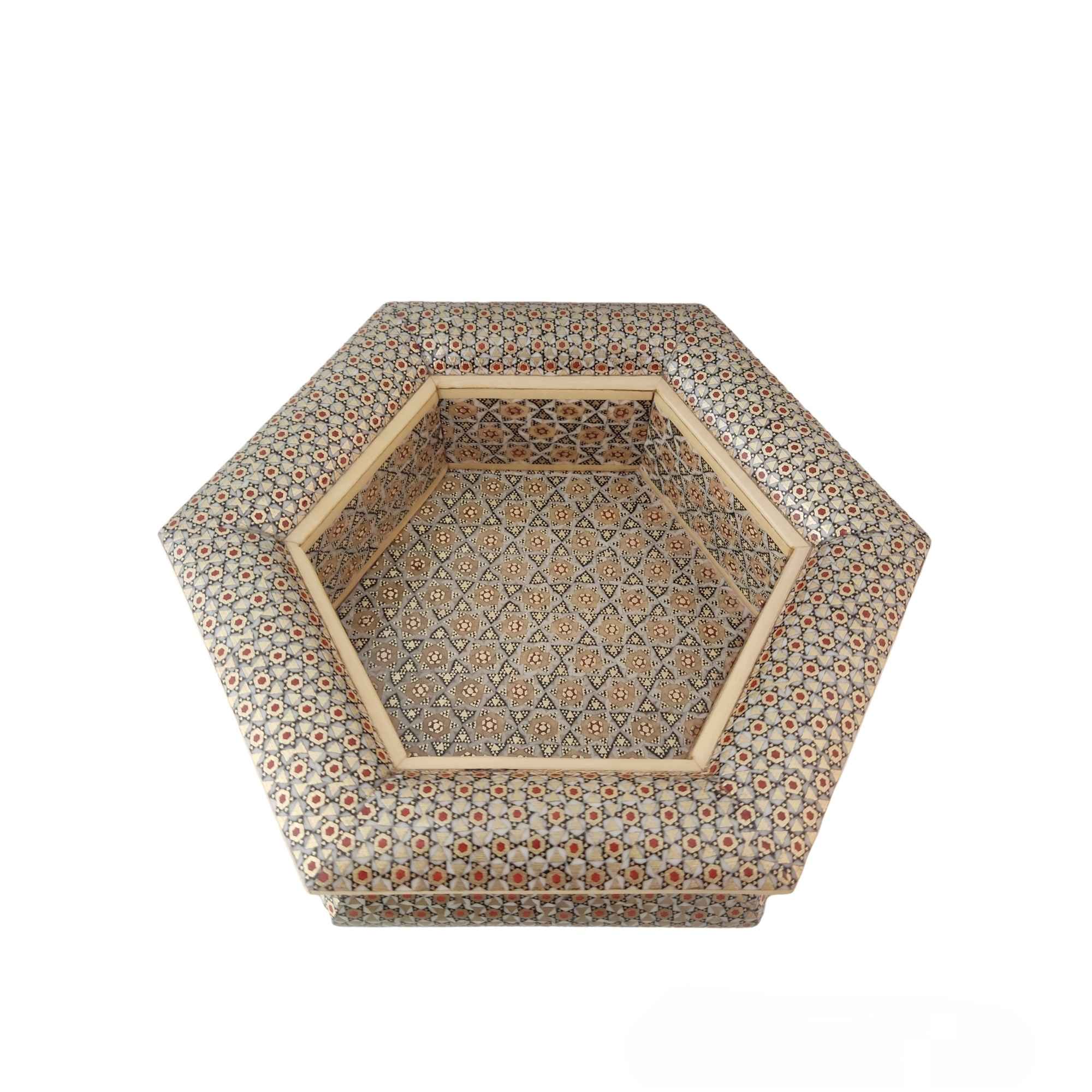 وعاء الحلوى الخشبي بزخرفة خاتم كاري – مناسب لمحبي القهوة والشاي بتصميم هندسي