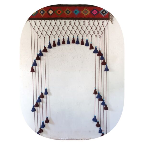 مزين حائطي بشرابات يدوي بتصميم كليم تقليدي - موديل باجواس