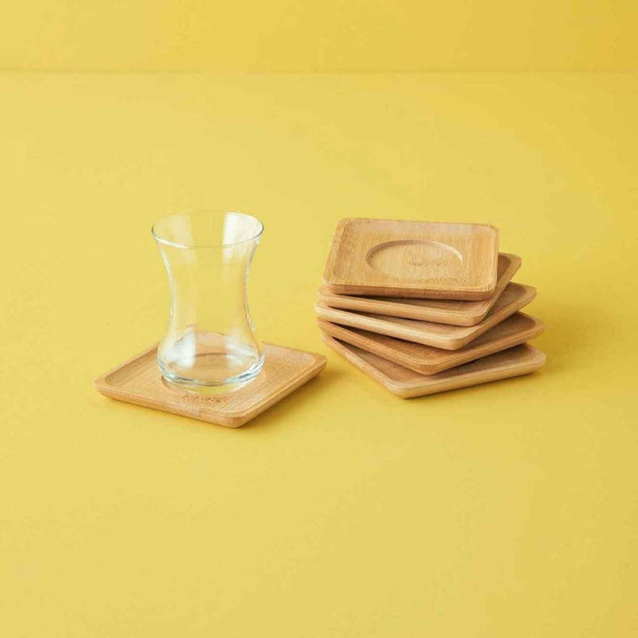 مجموعة قواعد أكواب خشبية تتميز بسحر ريفي ومتانة (عبوة من 6 قطع)