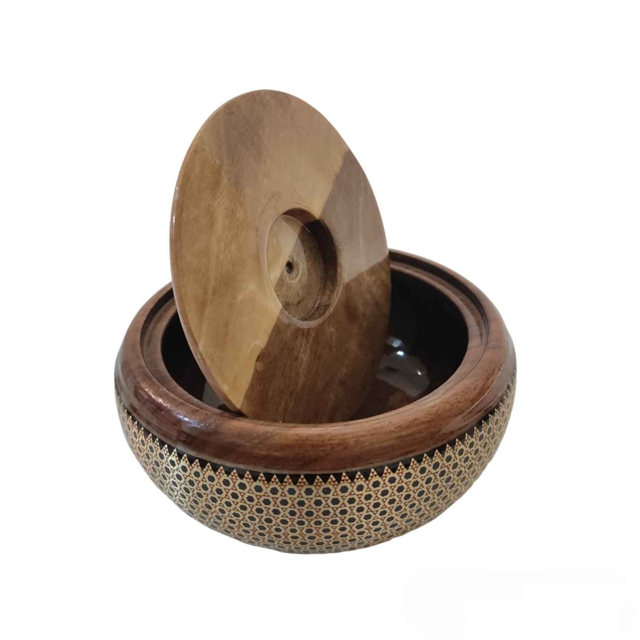 وعاء الحلوى الخشبي بزخرفة خاتم كاري – لمسة فنية على طاولتك