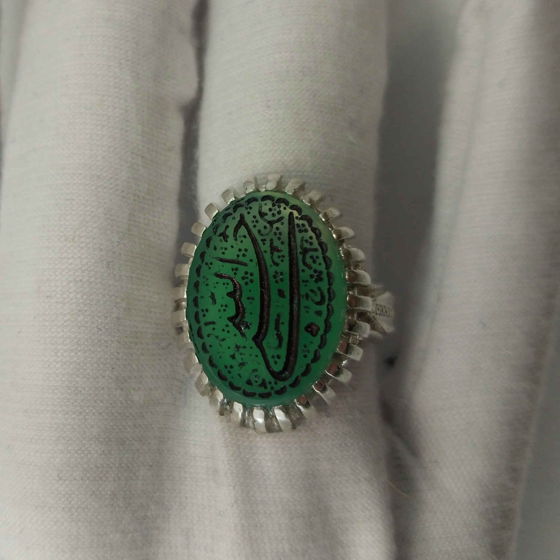 خاتم فضة إسلامي للرجال مع حجر عقيق منقوش - تصميم حسبنا الله