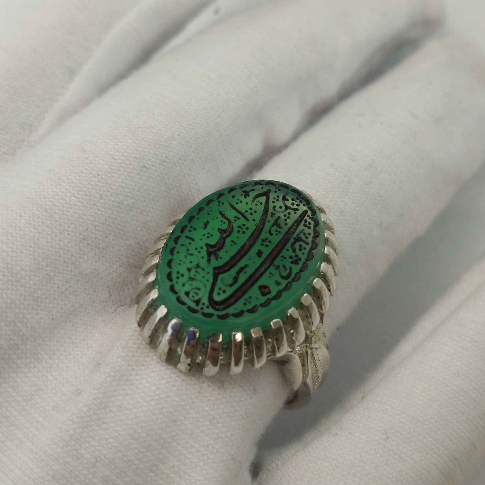 خاتم فضة إسلامي للرجال مع حجر عقيق منقوش - تصميم حسبنا الله