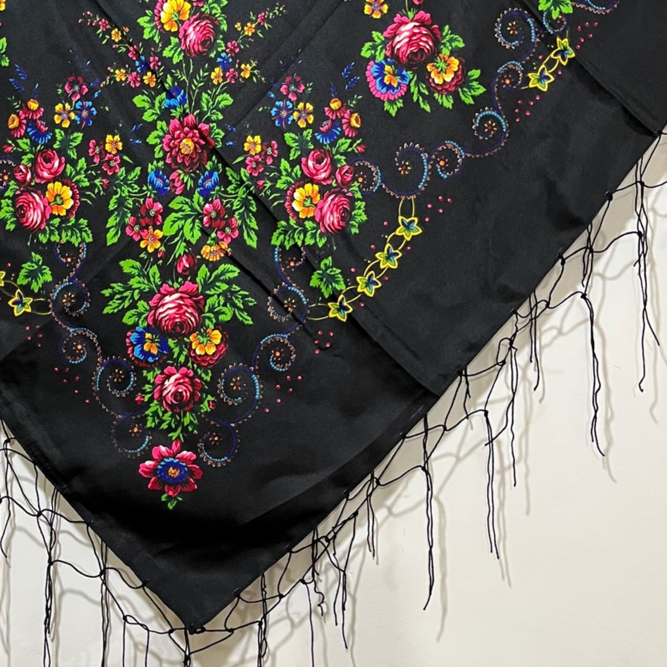 وشاح تركماني – التوليفة المثالية بين الراحة، الألوان، وتقاليد إيران