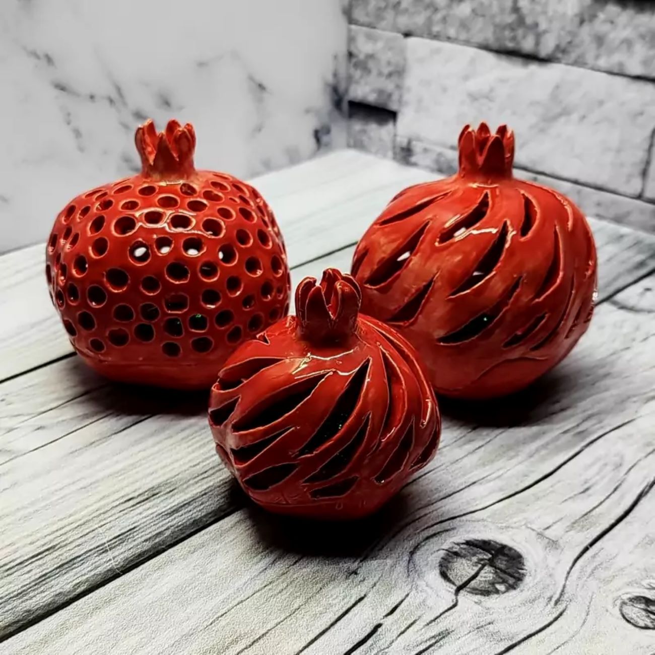 حامل شمعة سيراميك بتصميم رمان 2 قطعة – لمسة زخرفية لأجواء منزلك