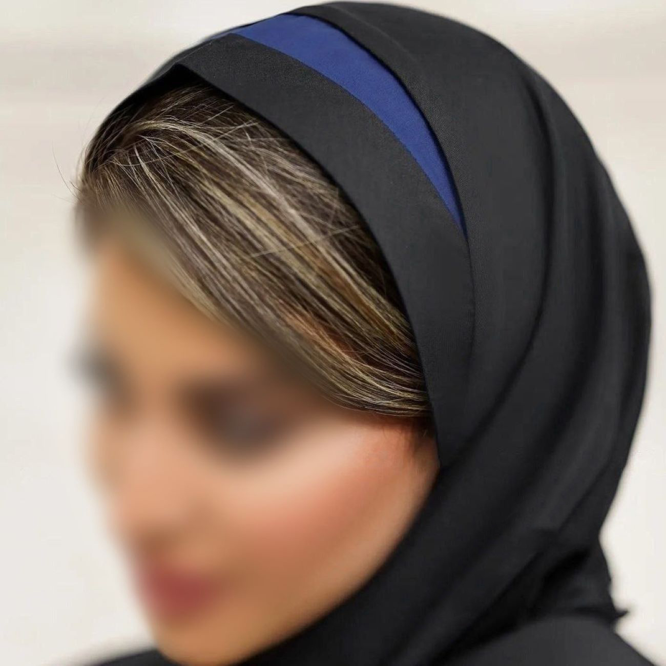 إيشارب مقنعه مع رباط رأس ملون من قماش تترون، مثالي للاستخدام اليومي