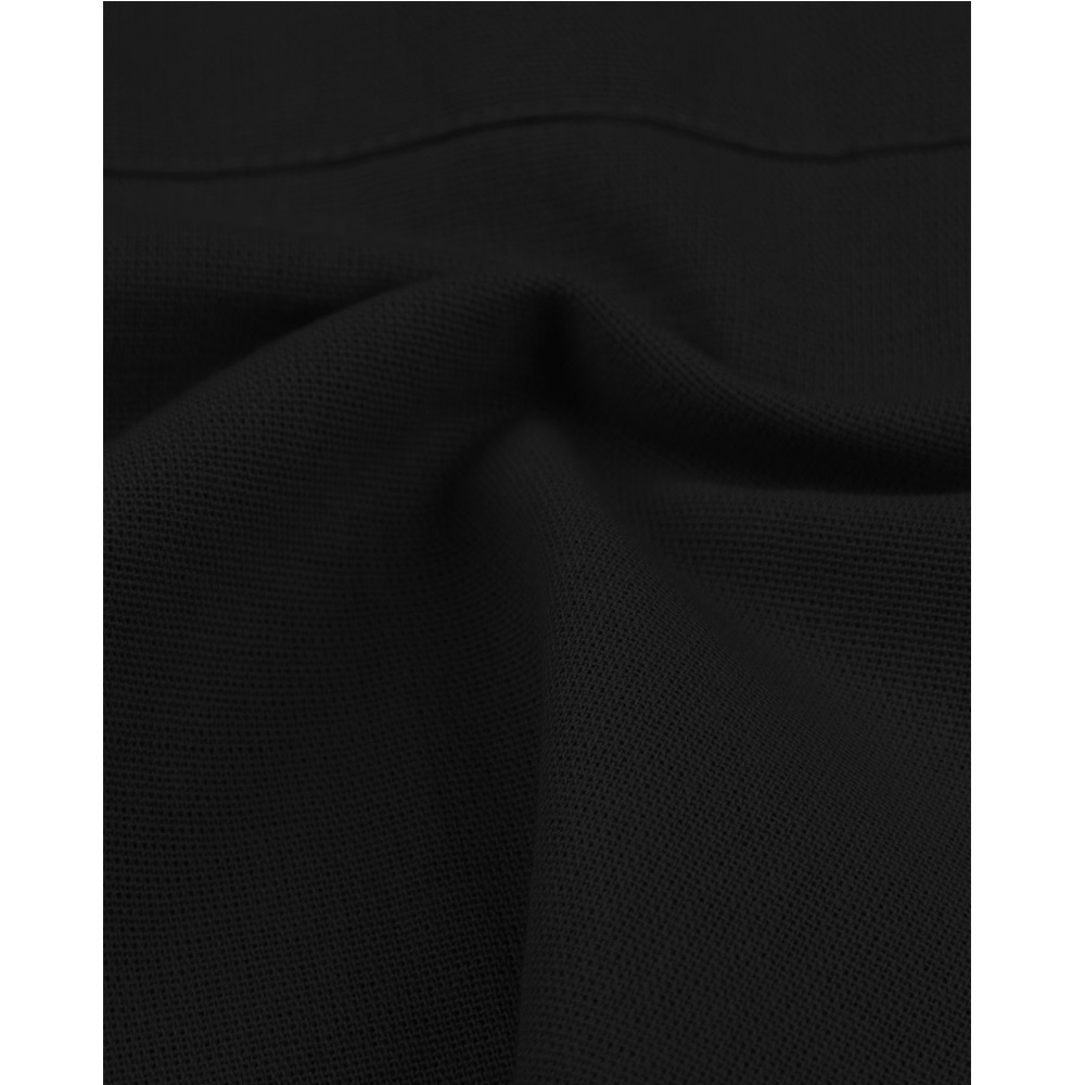 بلوزة نسائية بأكمام ثلاث أرباع – رقبة على شكل V، قصّة مريحة باللون الأسود