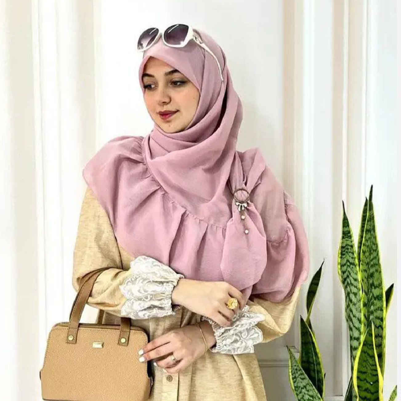 طقم قبعة وشال محبوك للنساء – نموذج هيلية