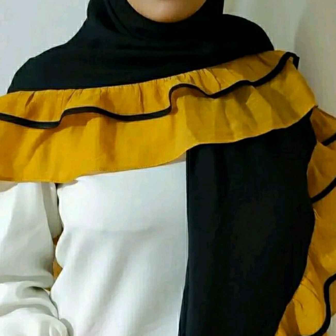 حلوى القطاب التقليدية الإيرانية المحشوة باللوز من حاج خليفة علي رهبر