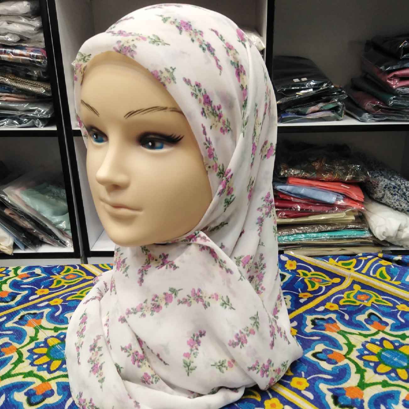 إيشارب مغناه للنساء - إيشارب مع غطاء ذراع بنقشة زهور